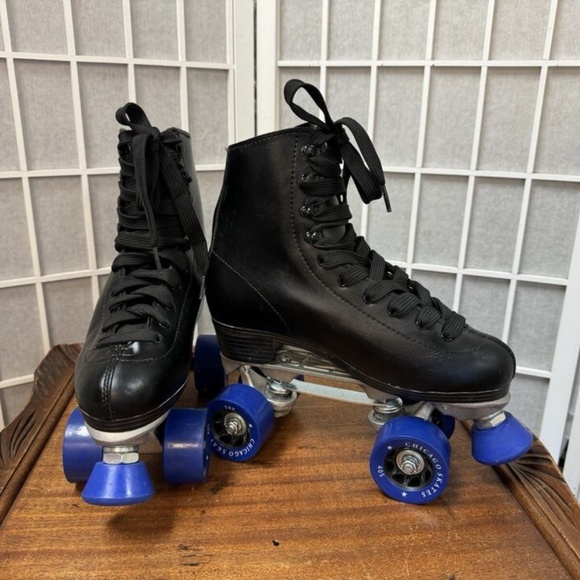 Chicago Skates, Unisex, Skate, Black, Sz 6, Laces,Blue wheels, Roller skates.! - Picture 3 of 12